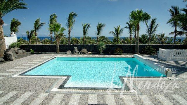 4284-(1) Lanzarote buy villa house haus