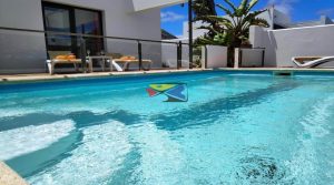 Moderne Villa mit Pool in Yaiza