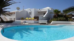 Large villa with pool in Playa Blanca