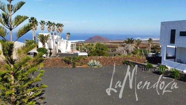 4344 - view to Famara