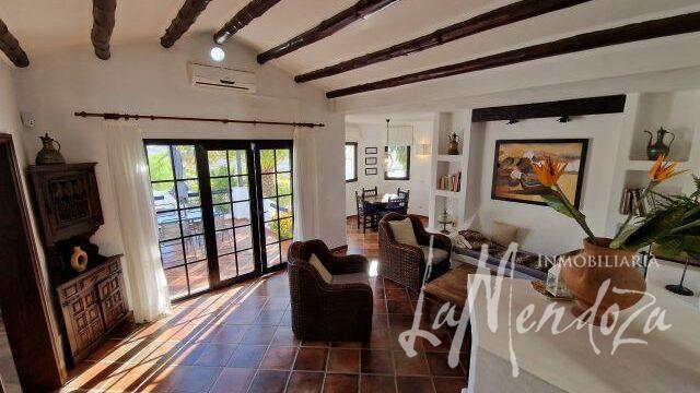 4350 - lanzarote villa purchase real estate