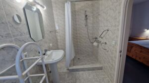 4362 - bathroom en-suite